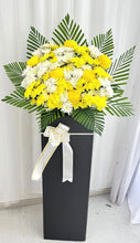 Load image into Gallery viewer, EK Condolence Wreath 白事花蓝