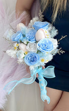 Load image into Gallery viewer, 海枯石烂,同心永结
海蓝宝新娘手捧(香皂花)