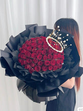 Load image into Gallery viewer, 52 Red Fresh Rose Bouquet 爱你满满❤️52朵红玫瑰·皇冠LED花束(鲜花fresh flowers)