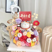 Load image into Gallery viewer, 回财源滚滚达三江,生意兴隆通四海(手摇香皂花Soap flowers陶瓷招财猫礼盒)