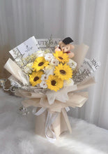 Load image into Gallery viewer, Apricot Graduation Soap Flower Bouquet 梦想启航毕业花束(香皂花)