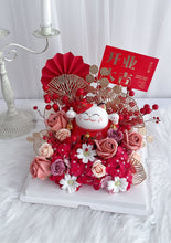 Load image into Gallery viewer, 门迎晓日财源广|大富启源(香皂花Soap flowers陶瓷招财猫礼盒)