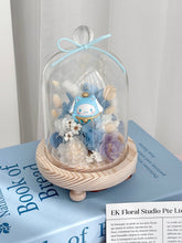Load image into Gallery viewer, 人生海海,爱且期待. 永生花玻璃罩(MINI Cinnamoroll 玉桂狗)
