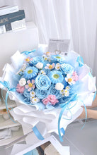 Load image into Gallery viewer, 是心跳不已,是无可取替🦋 浅蓝色清新混合系花束(香皂花Soap flowers)