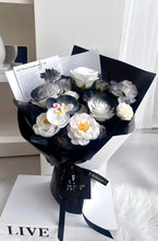 Load image into Gallery viewer, 彩色里朝圣黑白|温柔地爱(香皂花Soap flowers)