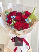 Load image into Gallery viewer, 愿往后余生,日落和你❤️9朵红玫瑰蓝星花花束(鲜花fresh flowers)