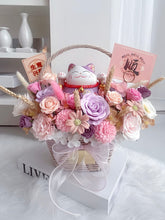 Load image into Gallery viewer, 四季结善缘,日日进斗金 ,紫金必赢 Soap Flower Opening Basket with Fortune Cat(陶瓷招财猫花篮香皂花Soap flowers)