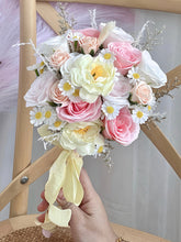 Load image into Gallery viewer, 岁月可回首,且以深情共白头
香槟粉新娘手捧(香皂花Soap Flower)