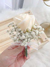 Load image into Gallery viewer, Soap Rose Bridal Bouquet + Groom Corsage 现谨以白头之约,书向鸿笺|香槟白手捧花+新郎胸花(香皂花)