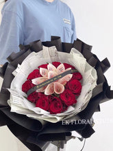 Load image into Gallery viewer, Red Rose Round Money Bouquet 11朵红玫瑰钱花束 · 鲜花fresh flowers(SGD100)