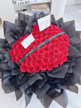 Load image into Gallery viewer, 玫瑰藏于身后,时刻期盼与赴约(香皂花Soap flowers)