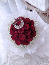 Load image into Gallery viewer, Red Fresh Rose with Crown and LED Bouquet 连你如初❤️红玫瑰皇冠满天星LED花束 (鲜花fresh flowers)