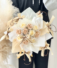 Load image into Gallery viewer, 11朵香槟色系(香皂花Soap flowers)芭蕾舞风花束·夏日么么哒💛