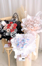 Load image into Gallery viewer, 思念纯洁爱蝴蝶玫瑰花束🦋 11朵曼塔💗(香皂玫瑰Soap flowers)