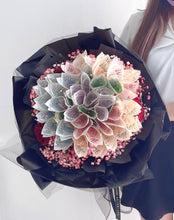 Load image into Gallery viewer, Round $520 Money Bouquet with Baby Breath 圆形满天星$520钱花束