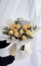 Load image into Gallery viewer, Yellow Fresh Rose Bouquet 勇敢与道歉·11朵黄玫瑰·尤加利叶花束(鲜花fresh flowers)