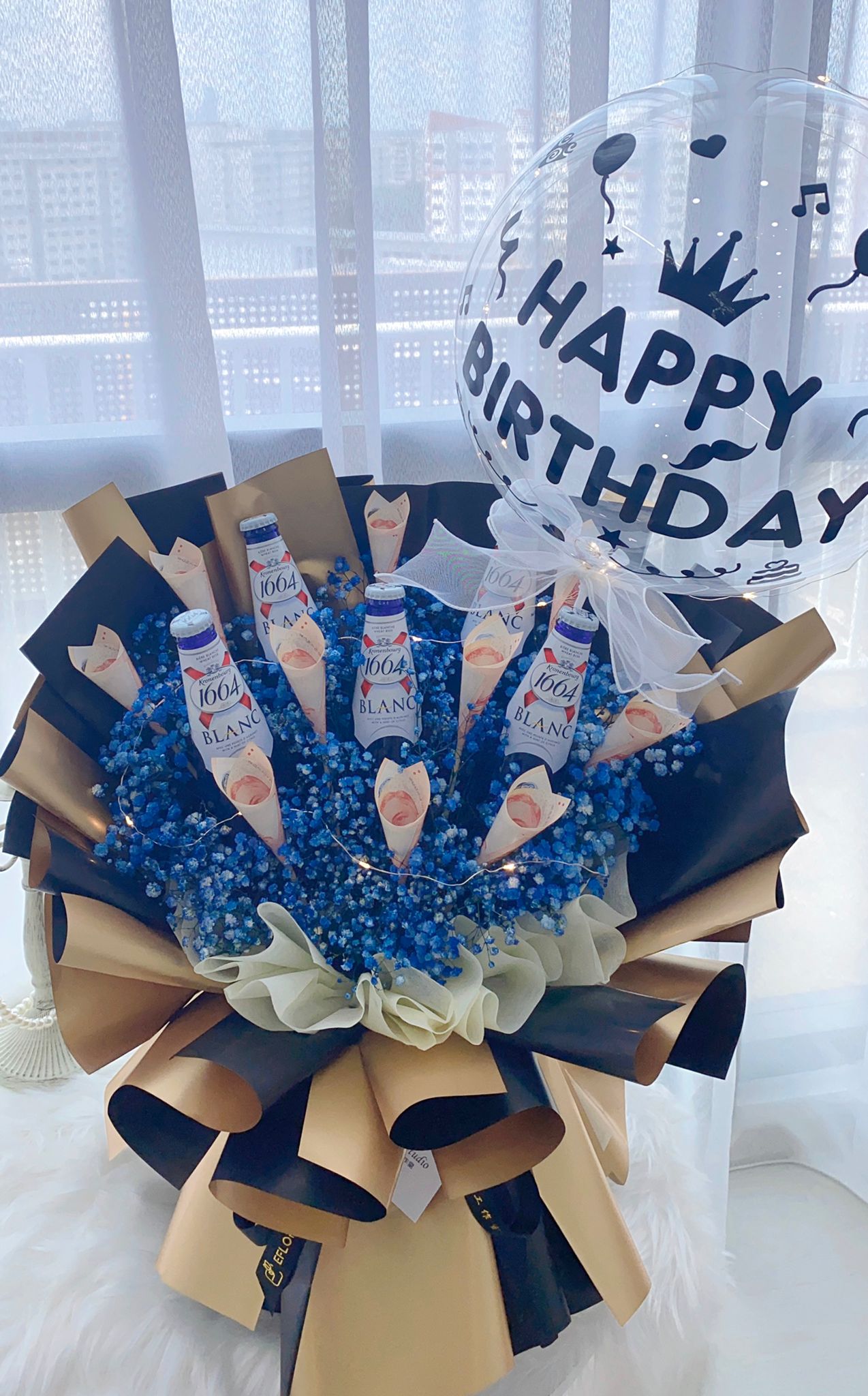 5 Beer Bottles with Baby Breath & SGD note 100 Bouquet 5啤酒瓶满天星新币现金100花– EK  Floral Studio