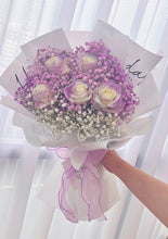 将图片加载到图库查看器，5 Amethyst Purple Fresh Rose Flower with White Baby Breath Bouquet 5朵紫晶色鲜花玫瑰白色满天星花束
