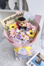 Load image into Gallery viewer, 前程漫漫亦灿灿📕（粉毕业熊香皂花花束）
