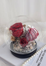 将图片加载到图库查看器，Vintage Preserved Flower Dome 复古红永生玫瑰玻璃罩
