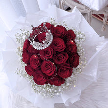 将图片加载到图库查看器，Red Fresh Rose with Crown and LED Bouquet  鲜花红玫瑰皇冠满天星LED花束 （恋你如初）
