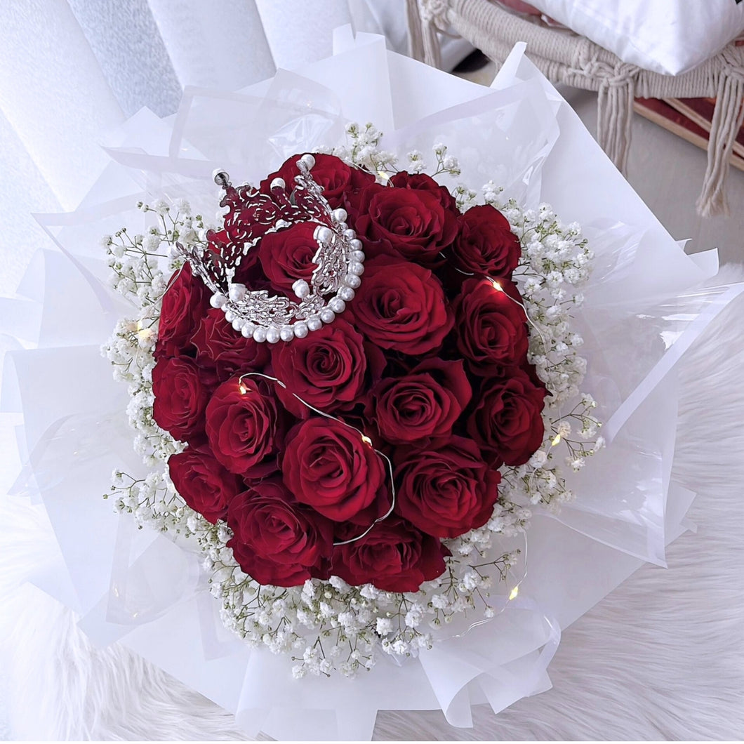 Red Fresh Rose with Crown and LED Bouquet  鲜花红玫瑰皇冠满天星LED花束 （恋你如初）