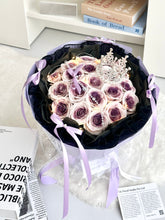 Load image into Gallery viewer, 长久的陪伴与爱💜🤍乌梅子酱皇冠花束（19朵香皂玫瑰）
