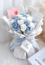 Load image into Gallery viewer, 18 Heart Of The Ocean Rose Soap Flower Bouquet 18朵海蓝之心香皂玫瑰花束

