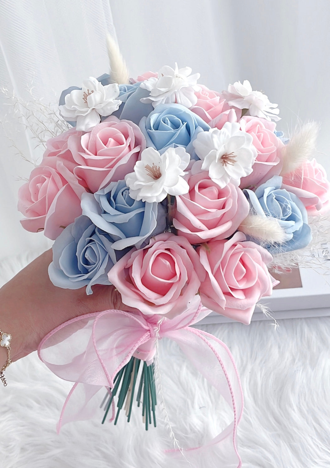 Pink and Blue Soap Rose Bridal Bouquet 雾面蓝粉香皂花玫瑰新娘手捧