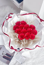 Load image into Gallery viewer, 心跳不已，无可取替❤️（红玫瑰香皂花Soap flowers）
