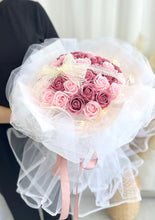 Load image into Gallery viewer, 33 Soap Rose Fairy Gauze Bouquet 33朵香皂玫瑰仙女纱花束
