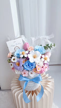Load image into Gallery viewer, 一生倾心·星河拥抱💙🩵花桶（香皂花花束）
