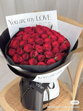 Load image into Gallery viewer, 52 Red Fresh Rose Bouquet (Love You Forever) 52朵（鲜花）红玫瑰花束·情定终身fresh flowers
