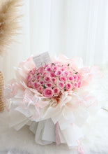 Load image into Gallery viewer, 52 Roselle Bow Fresh Rose Bouquet 52朵洛神玫瑰鲜花蝴蝶结花束 （眷恋绵长）
