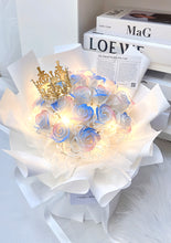 Load image into Gallery viewer, 19 Pink &amp; Blue Soap Roses Bouquet With Crown and LED 19朵皇冠粉蓝双色LED花束·相伴一生（香皂花Soap flowers）
