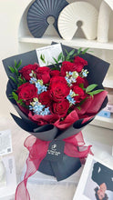 Load image into Gallery viewer, 因爱与陪伴，是最暖的光（14朵鲜花fresh flowers）
