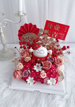 Load image into Gallery viewer, Red Fortune Cat with Red Soap Flower Box 招财猫红色系蛋糕礼盒

