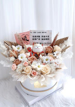 Load image into Gallery viewer, Warm Tropical Golden with Soap Flower Bucket with Fortune Cat 暖色系开运黄金招财猫开业花盒
