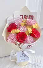 Load image into Gallery viewer, 爱没有方向，但你就是导航 . （香皂花Soap flowers）
