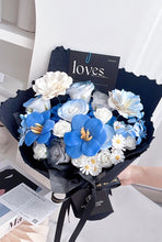 Load image into Gallery viewer, 爱似深海无波，浪漫至死不“蓝”（香皂花Soap flowers）
