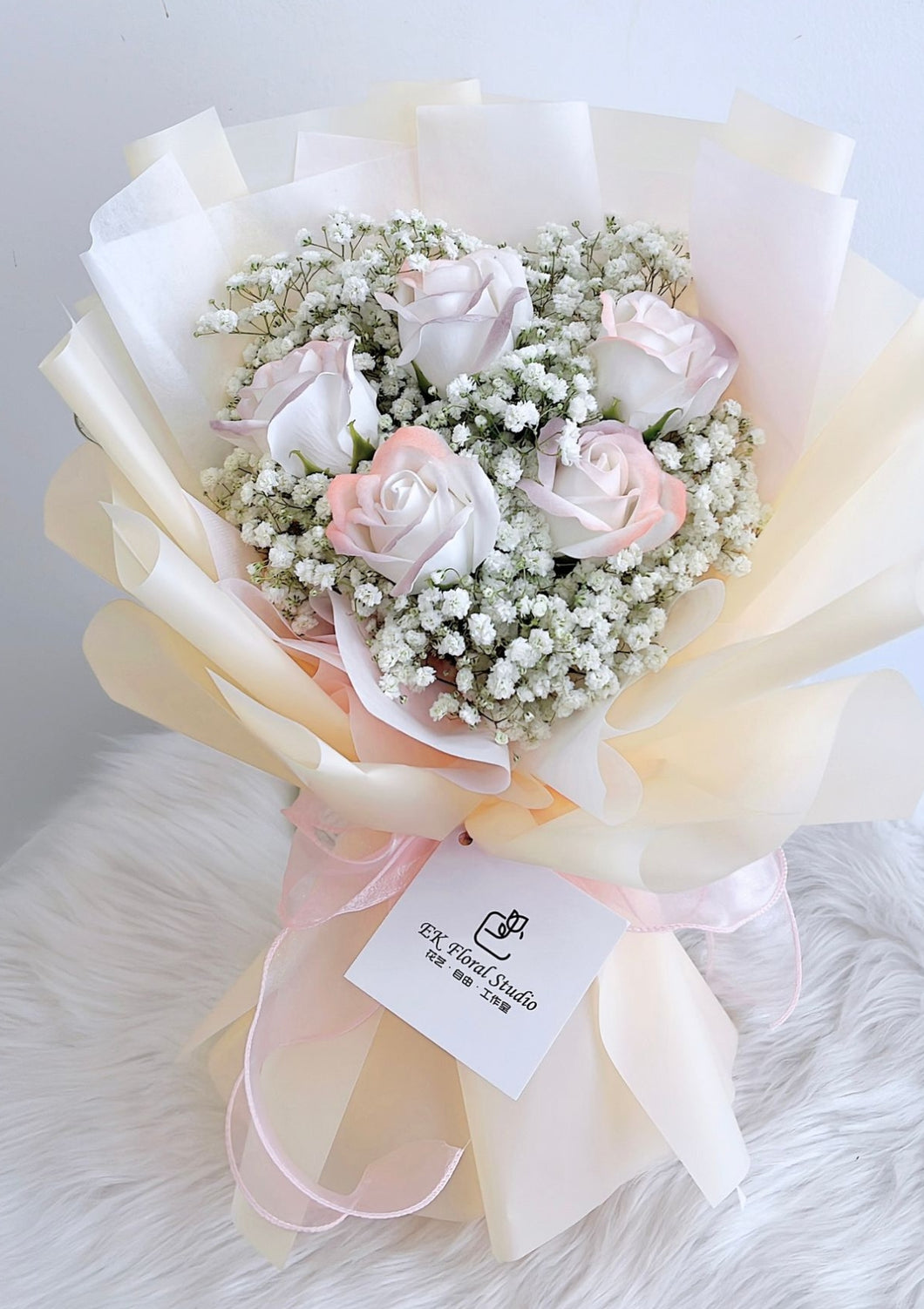 5 Champagne pink Soap Rose with White Baby Breath Bouquet 5朵香槟粉香皂玫瑰白色满天星花束
