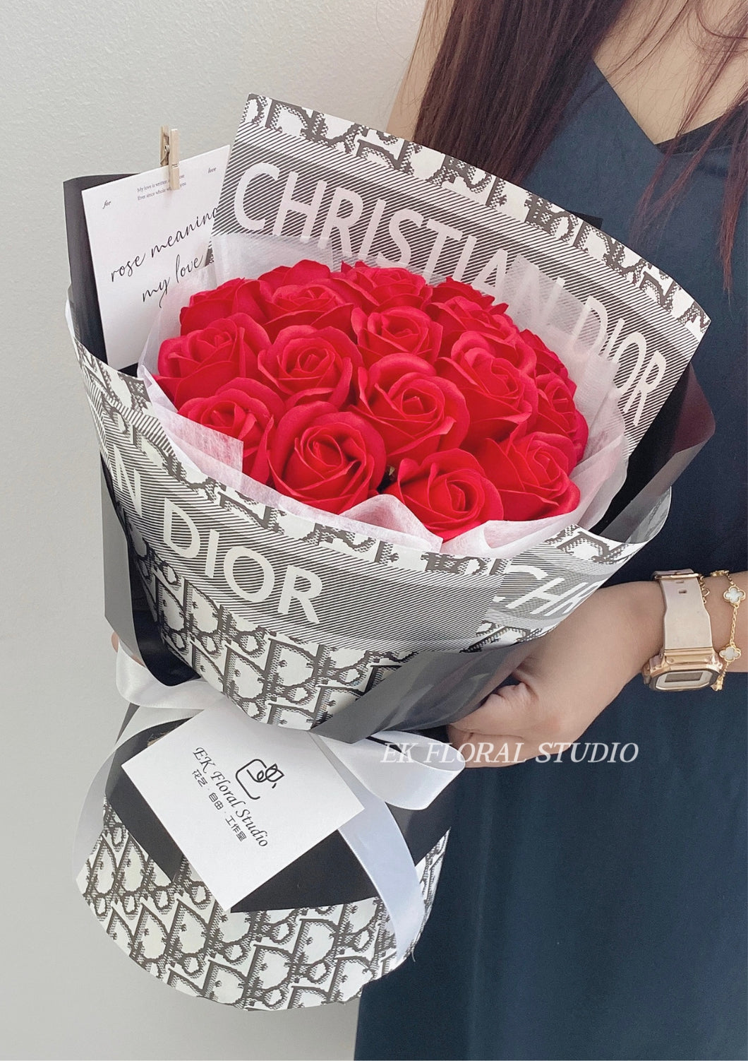 18 Red Soap Rose Bouquet 18朵红色香皂玫瑰圆形花束