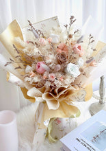 Load image into Gallery viewer, Mystery Island Preserved Flower Bouquet 魔力岛屿永生花束
