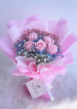 Load image into Gallery viewer, 5 Dreamy Rainbow Baby Breath With Soap Rose Bouquet 5朵梦幻彩虹香皂玫瑰满天星花束
