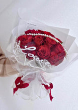 Load image into Gallery viewer, Red Fresh Rose Bouquet (Undivided Love) 鲜花红玫瑰花束 (一心一意的爱)
