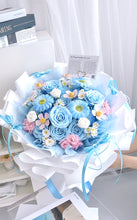 Load image into Gallery viewer, 是心跳不已，是无可取替🦋 浅蓝色清新混合系花束（香皂花）
