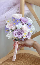 Load image into Gallery viewer, 执紫之手，与紫偕老• 紫粉白新娘手捧（香皂花）
