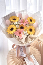 Load image into Gallery viewer, 始于一场初秋，终于一场盛夏
（香皂花Soap flowers）
