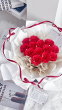 Load image into Gallery viewer, 心跳不已，无可取替❤️（红玫瑰香皂花Soap flowers）
