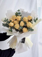 Load image into Gallery viewer, Yellow Fresh Rose Bouquet 勇敢与道歉·11朵黄玫瑰·尤加利叶花束（鲜花fresh flowers）
